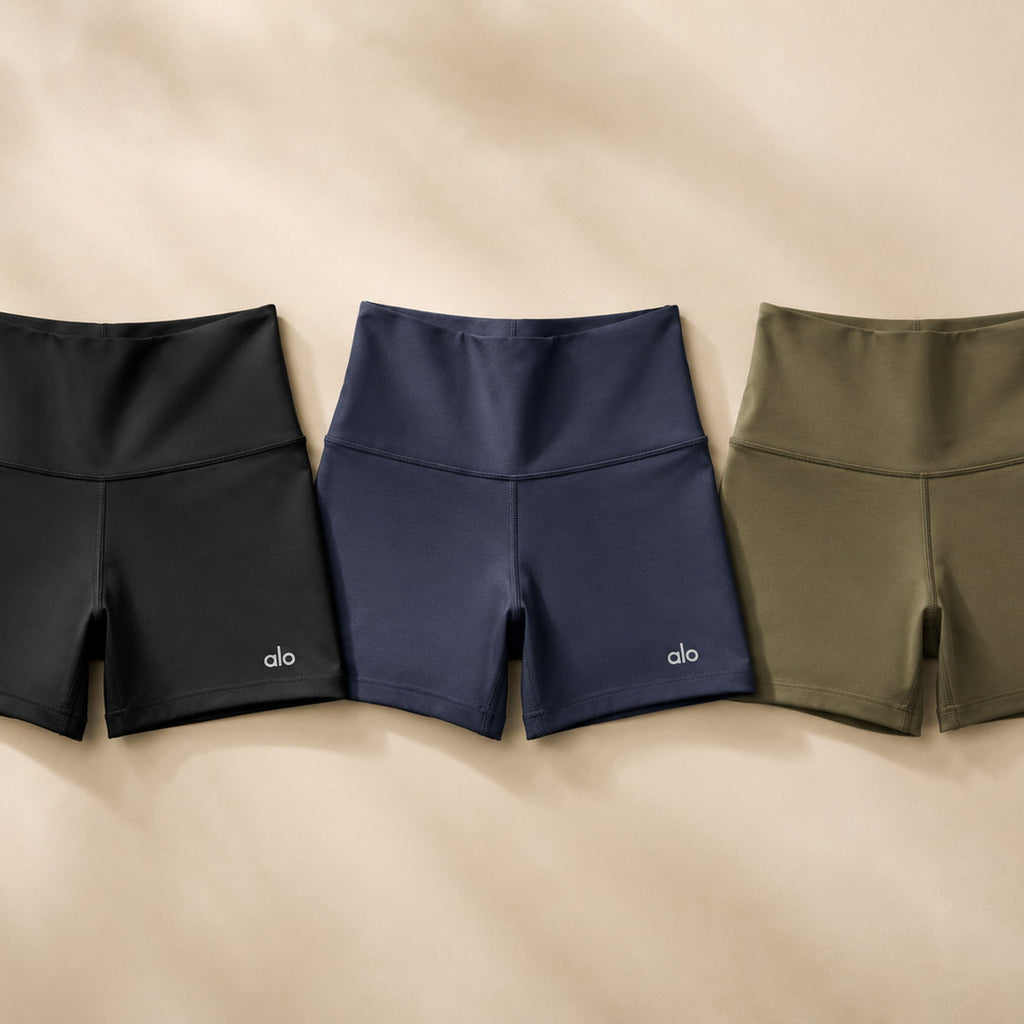 Alo Yoga 5" Airlift Energy Short – flat lay