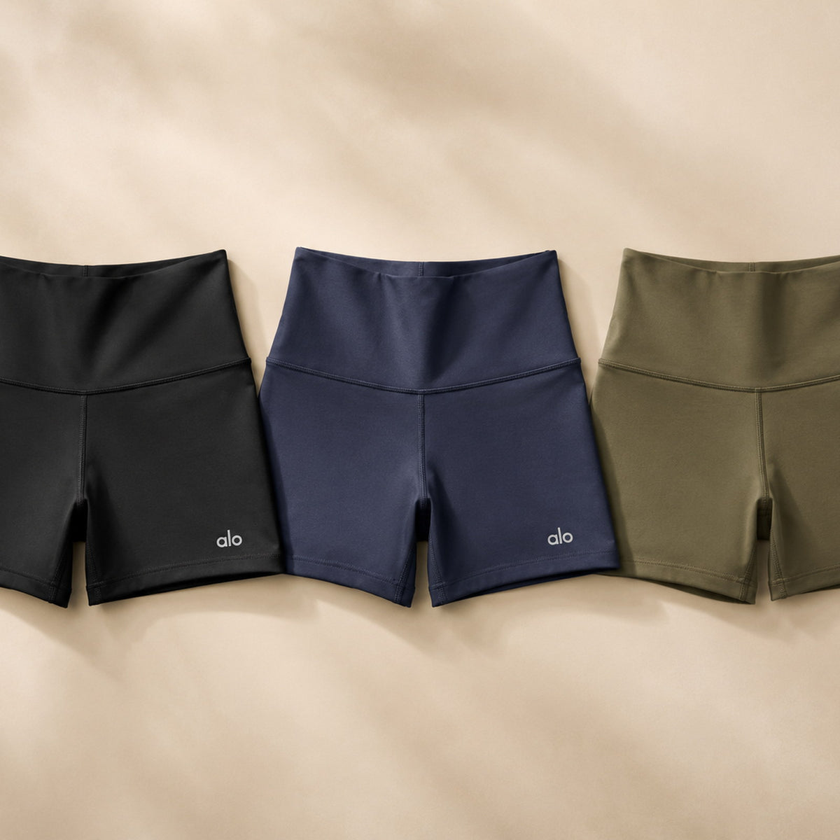 Alo Yoga 5" Airlift Energy Short – flat lay