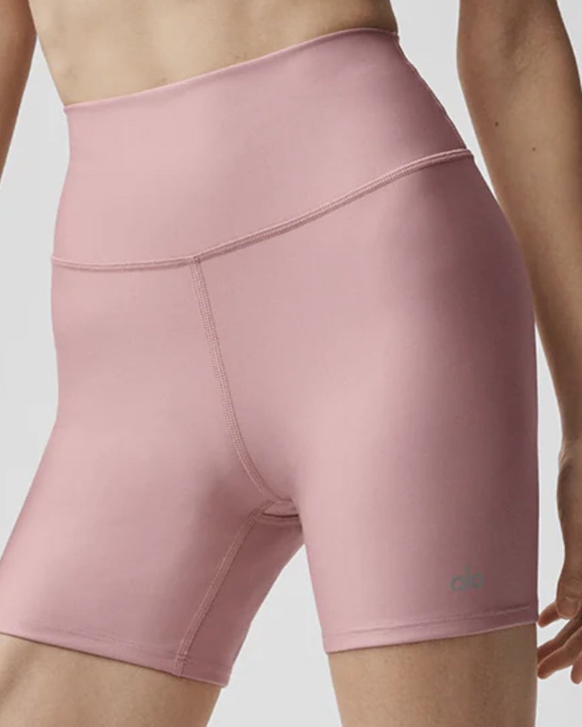 Alo Yoga 5" Airlift Energy Short pink – worn