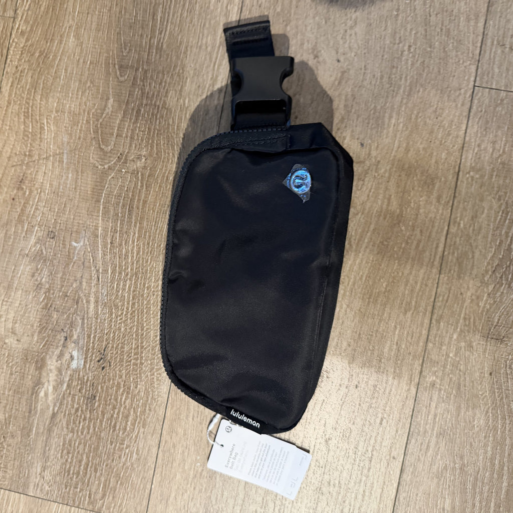 Lululemon Everywhere Belt Bag 1L in Black – real photo, new with tags